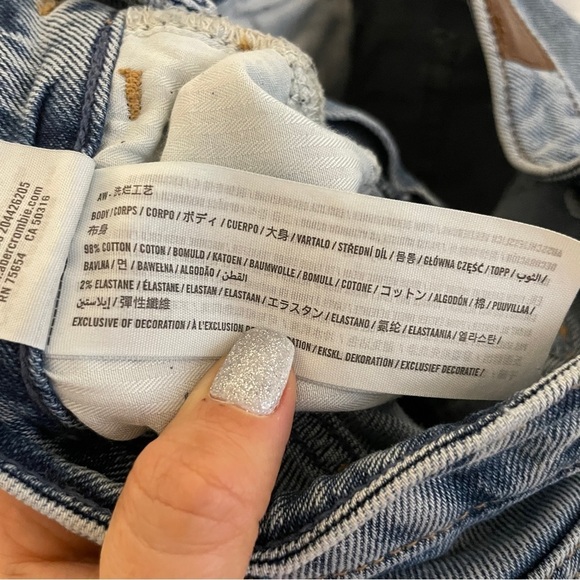 Hollister Ultra High-Rise Medium‎ Wash Mom Jeans Size 0 Short - Picture 3 of 7